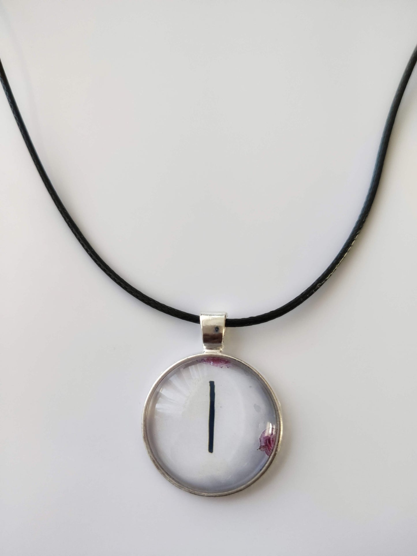 Memdalz Initiale Lettre I sur fond rose violet