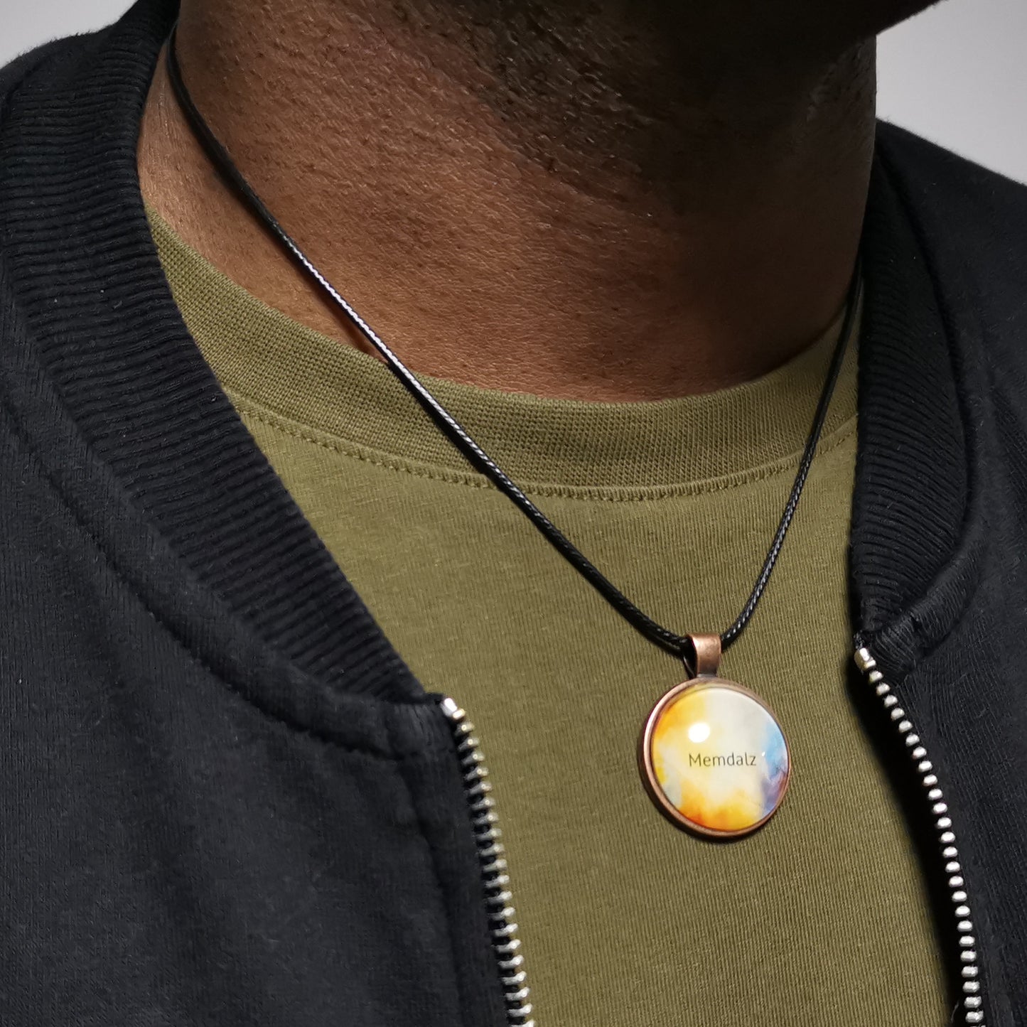 Médaillon Memdalz Original Red le collier personnalisé avec une vidéo, le médaillon augmenté, le médaillon porte vidéo ou porte audio